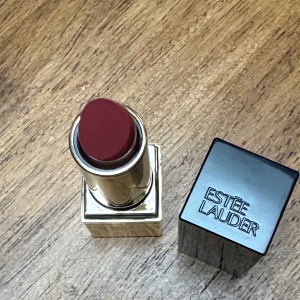 Estee Lauder Blush Set with Red and Pink Shades with lipstick and bag - Picture 10 of 15